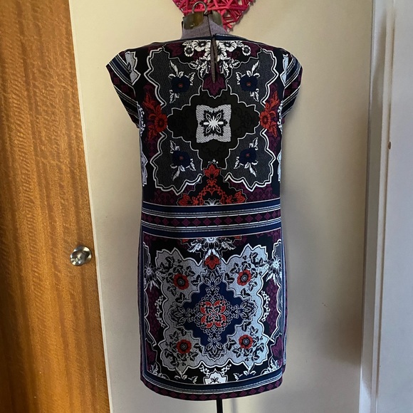 Banana Republic shift dress - Picture 2 of 5